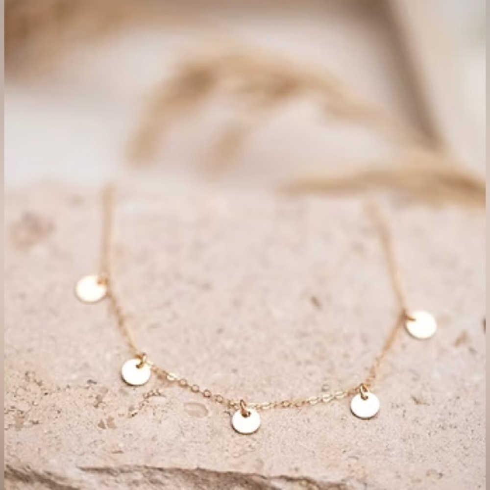 Quinate Gold Necklace